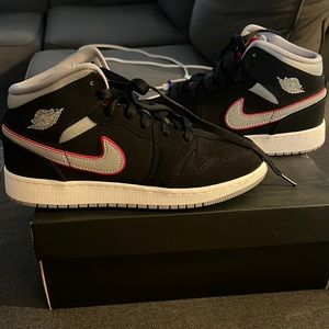 Jordan 1 mid